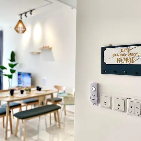 Beacon Executive Suite By Staycation Homestay George Town Exterior photo