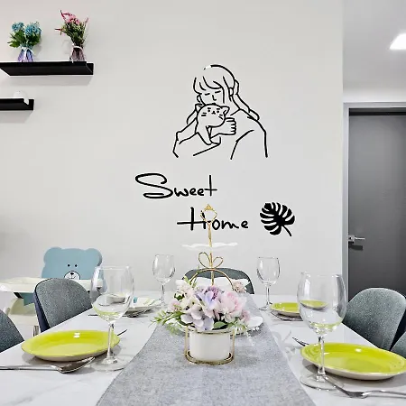 Beacon Executive Suite By Staycation Homestay George Town Exterior photo