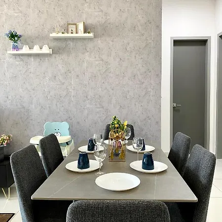 Beacon Executive Suite By Staycation Homestay George Town Exterior photo