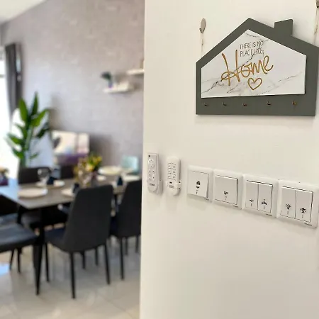 Beacon Executive Suite By Staycation Homestay George Town Exterior photo