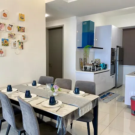 Beacon Executive Suite By Staycation Homestay George Town Exterior photo