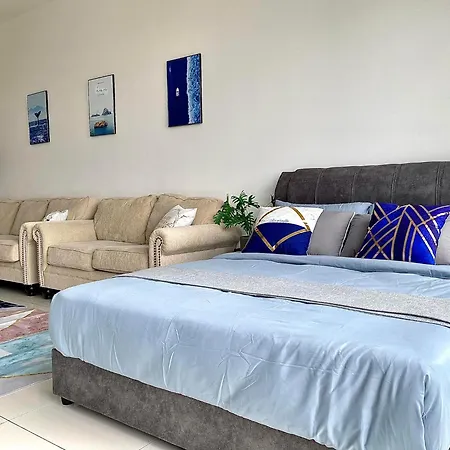 Beacon Executive Suite By Staycation Homestay George Town Exterior photo
