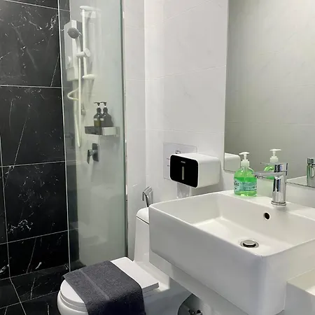 Beacon Executive Suite By Staycation Homestay George Town Room photo